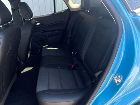 Used 2025 Chevrolet Trax LT w/ Driver Confidence Package image 28