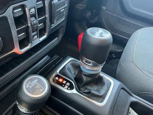 Used 2025 Jeep Wrangler Unlimited Sahara AWD/4WD image 19