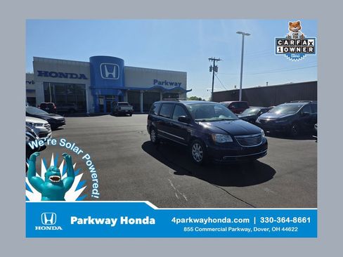 Used 2014 Chrysler Town & Country Touring FWD image 1