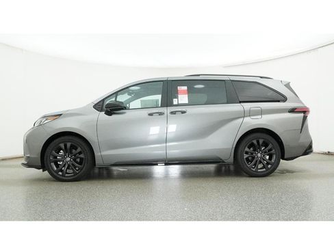 New 2026 Toyota Sienna XSE FWD image 19
