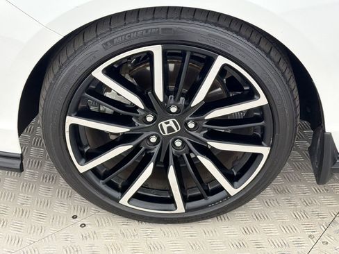 Used 2024 Honda Accord Touring image 11