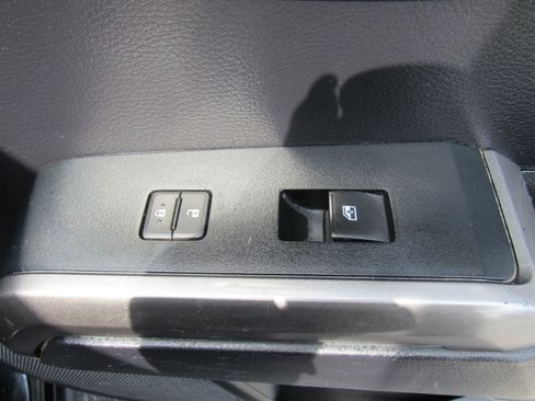 Used 2020 Toyota Tacoma SR5 RWD image 16