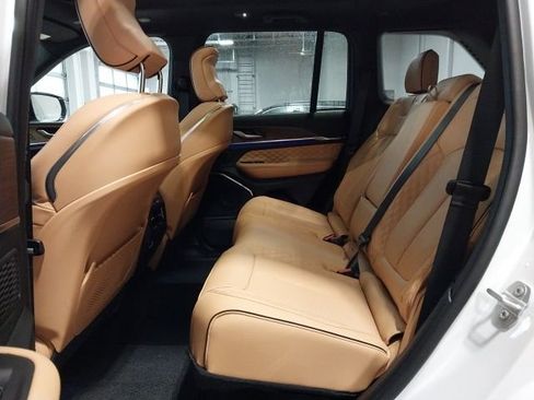 New 2025 Jeep Grand Cherokee Summit image 10