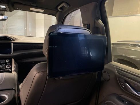 Used 2021 GMC Yukon XL Denali w/ Denali Premium Package AWD/4WD image 19
