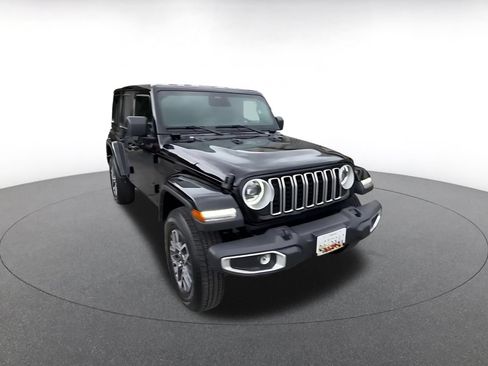 Used 2025 Jeep Wrangler Unlimited Sahara AWD/4WD image 3