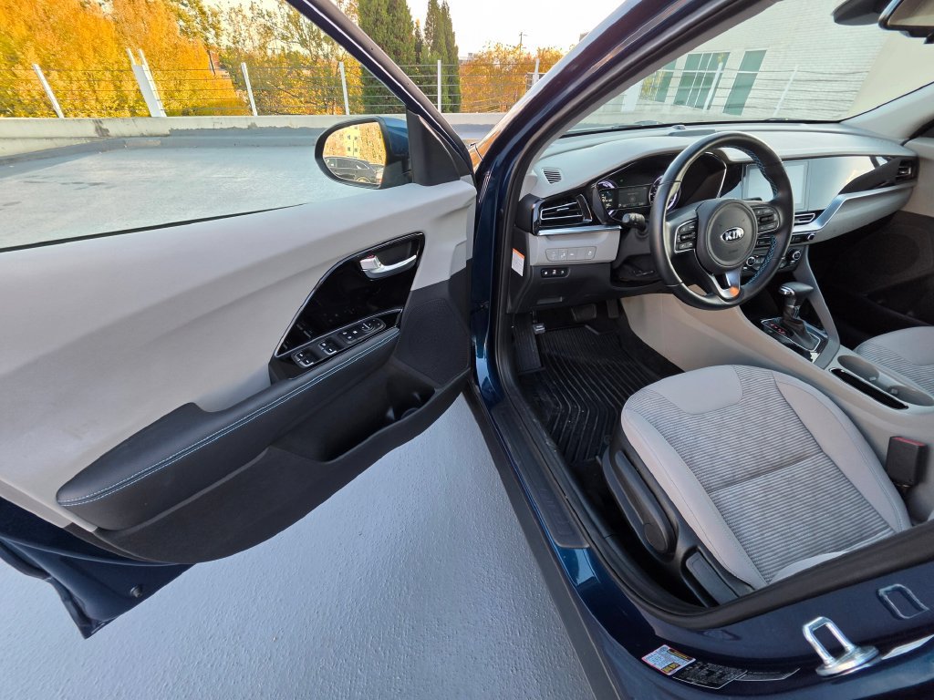 Used 2020 Kia Niro LXS FWD image 20