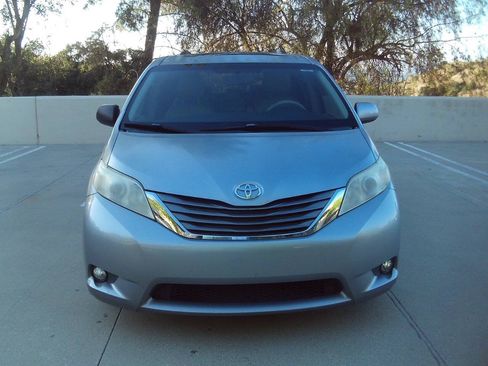 Used 2012 Toyota Sienna XLE w/ Premium Pkg FWD image 8