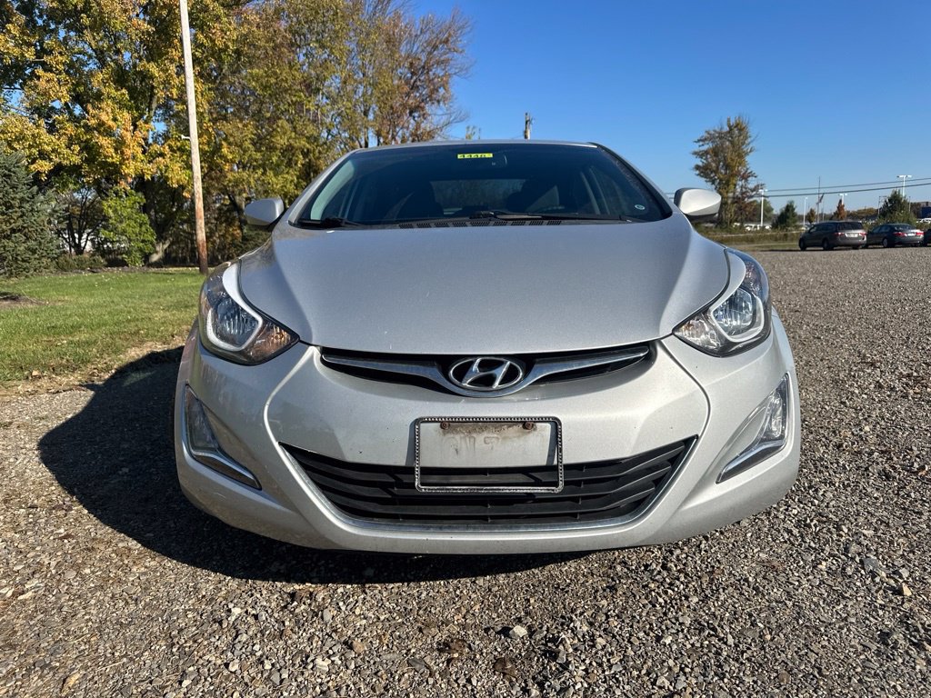 Used 2016 Hyundai Elantra SE w/ Option Group 02 FWD image 2