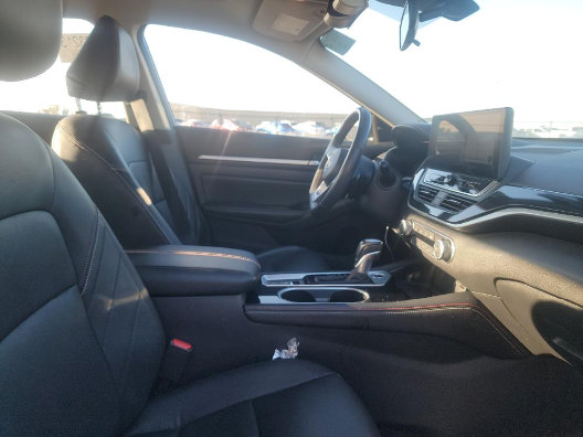 Used 2024 Nissan Altima 2.5 SR w/ SR Premium Package AWD/4WD image 7