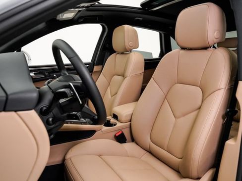 Certified 2026 Porsche Macan AWD/4WD image 5