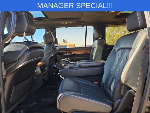 Used 2022 Jeep Grand Wagoneer Series III AWD/4WD image 13