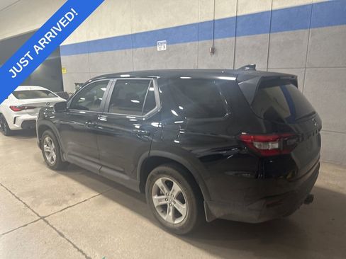 Certified 2023 Honda Pilot LX image 4