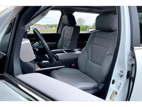 Used 2024 Toyota Tundra Limited AWD/4WD image 24