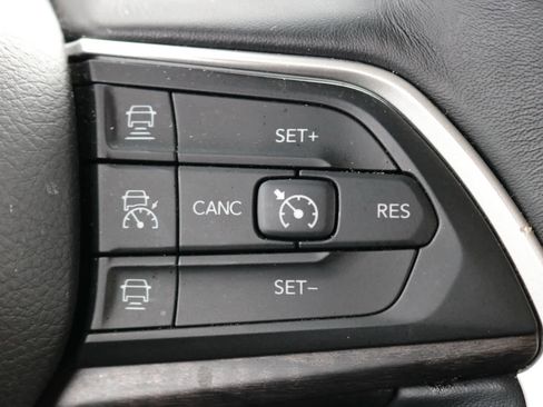 Used 2021 Jeep Grand Cherokee L Limited w/ Luxury Tech Group II image 29