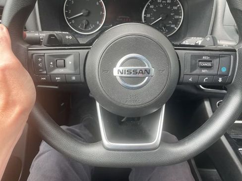 Used 2021 Nissan Rogue SV FWD image 12