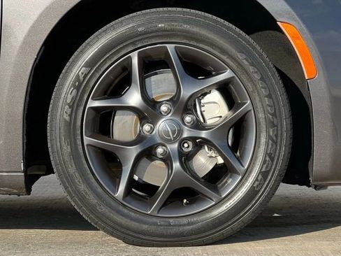 Used 2018 Chrysler Pacifica Touring Plus w/ S Appearance Package image 56