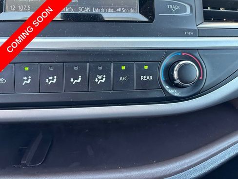 Used 2019 Toyota Highlander LE w/ Carpet Mat Package (TMS) FWD image 26