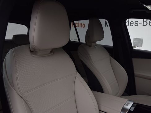 Used 2025 Mercedes-Benz GLC 350e 4MATIC image 17