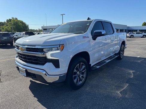Used 2024 Chevrolet Silverado 1500 LT AWD/4WD image 8