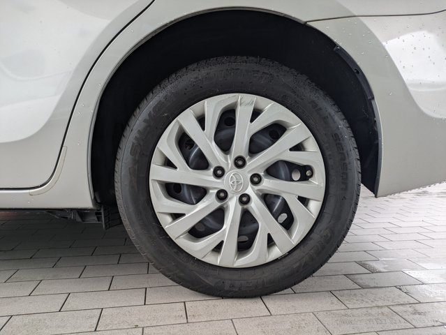 Used 2017 Toyota Corolla LE FWD image 13