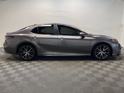 Used 2024 Toyota Camry SE AWD/4WD image 4