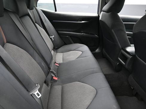 Used 2018 Toyota Camry LE image 16