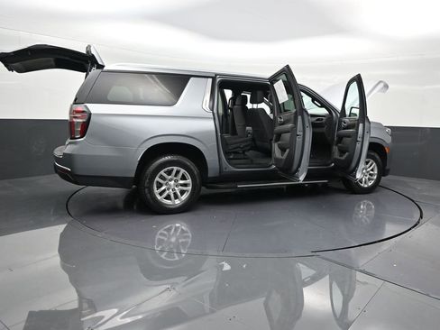Used 2023 Chevrolet Suburban LS image 32