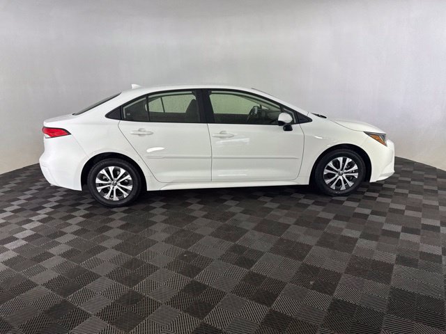 Used 2022 Toyota Corolla LE w/ Body Protection Package (TMS) FWD image 6