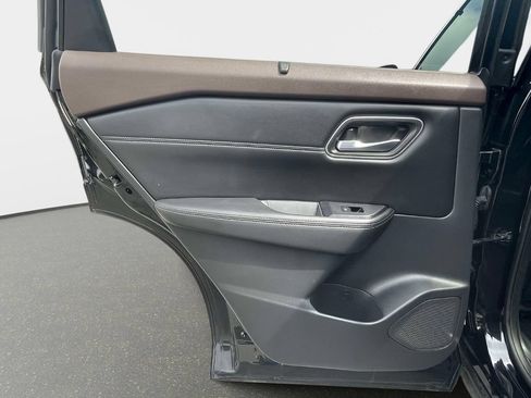 Used 2021 Nissan Rogue SV w/ Premium Package FWD image 14