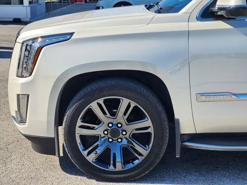 Used 2015 Cadillac Escalade Luxury image 5