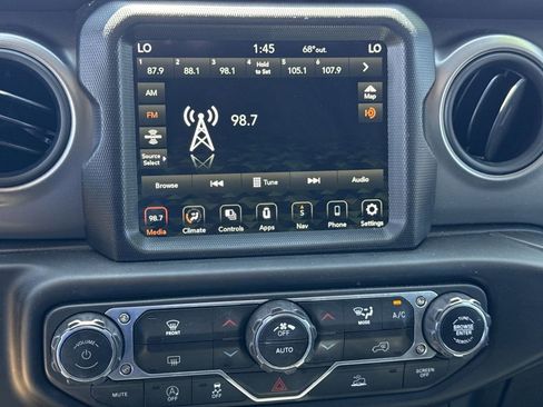 Used 2022 Jeep Wrangler Sport AWD/4WD image 27