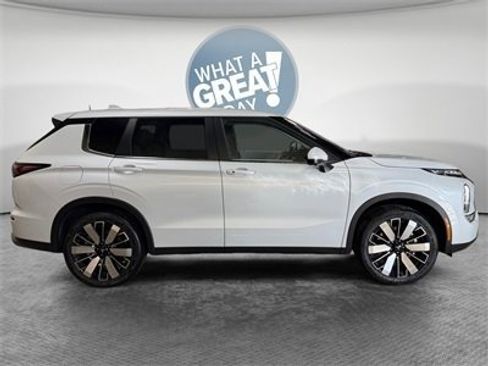 New 2025 Mitsubishi Outlander SE image 2