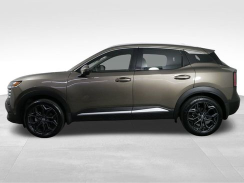 Used 2025 Nissan Kicks SR w/ SR Premium Package AWD/4WD image 6
