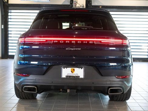 Certified 2024 Porsche Cayenne AWD/4WD image 8