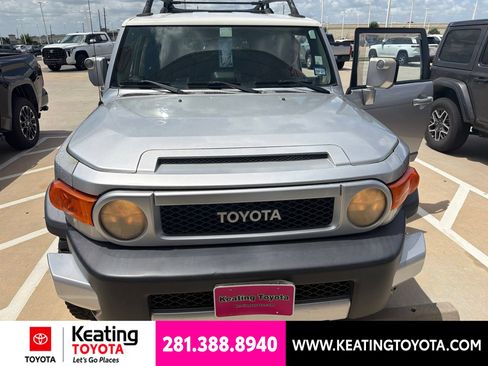Used 2008 Toyota FJ Cruiser 4WD w/ Upgrade Pkg 1 image 2