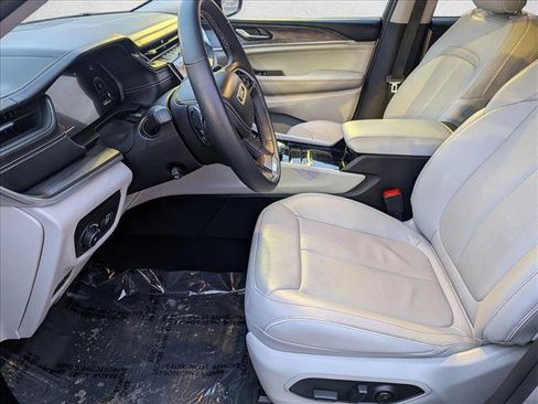 Used 2022 Jeep Grand Cherokee Overland image 11