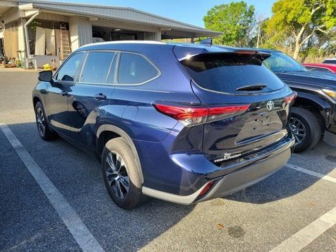 Used 2023 Toyota Highlander XLE image 6