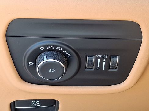 Used 2023 Jeep Grand Cherokee Summit AWD/4WD image 24