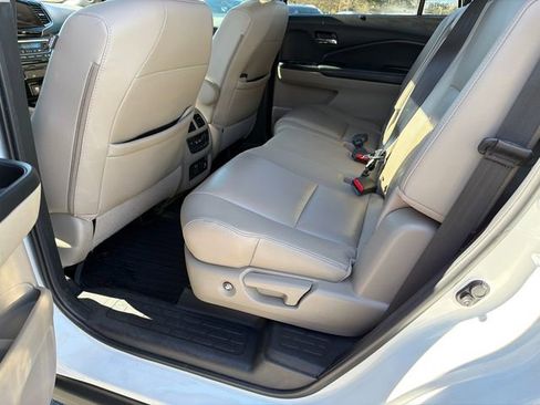 Used 2021 Honda Pilot Touring image 21