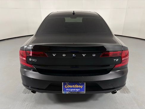 Used 2018 Volvo S90 T5 Momentum w/ Convenience Package FWD image 7