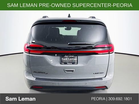 Used 2025 Chrysler Pacifica Limited FWD image 6