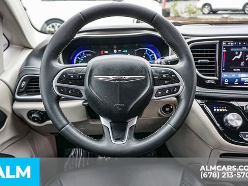 Used 2024 Chrysler Pacifica Select image 31