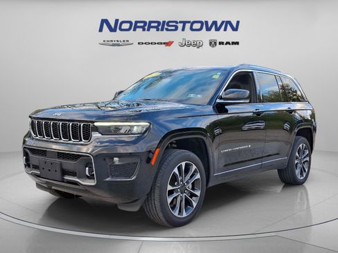 Used 2023 Jeep Grand Cherokee Overland w/ Luxury Tech Group IV image 3