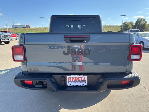 New 2025 Jeep Gladiator Sport image 29