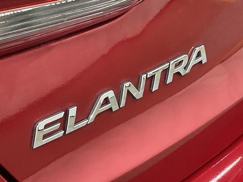 Used 2017 Hyundai Elantra Limited w/ Limited Tech Package 04 image 24