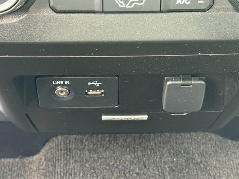 Used 2015 Ford F150 XLT image 22