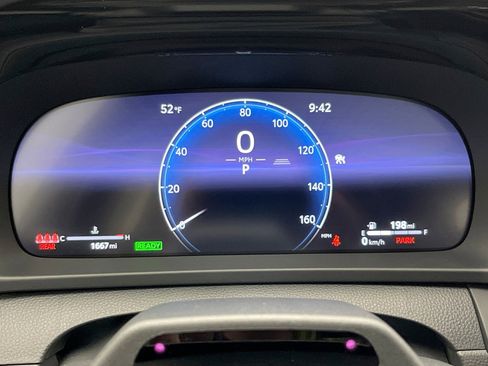 Used 2025 Toyota Crown Signia w/ Advanced Technology Package image 13