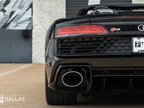 Used 2021 Audi R8 V10 w/ Premium Package RWD image 14