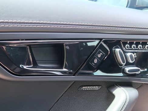 Used 2020 Jaguar F-TYPE R AWD/4WD image 22