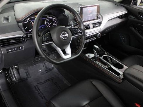 Certified 2025 Nissan Altima 2.5 SR FWD image 19